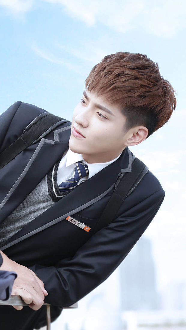 亲故们有木有吴亦凡的高清帅照?