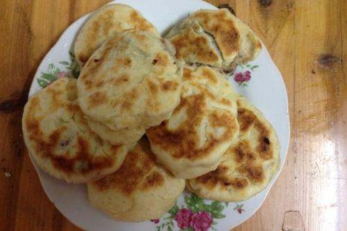 用电饼铛烙饼,用高筋面粉好还是低筋面粉好?