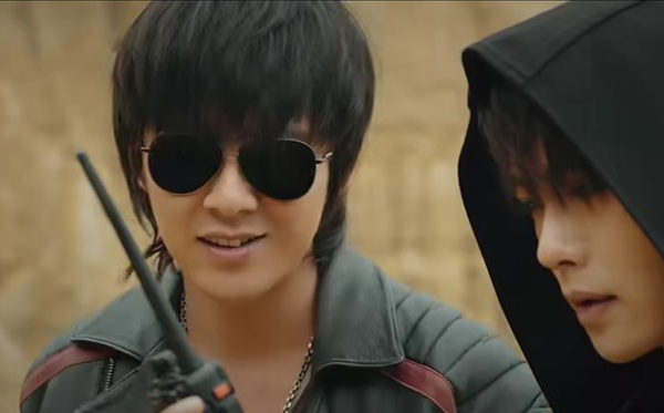 《终极笔记》黑眼镜为什么摘眼镜给小花看?_360问答