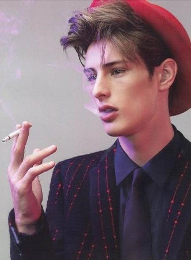 乌克兰妖孽男模_「八卦时尚」东华帝君高伟光和世界妖孽男模比起来毫