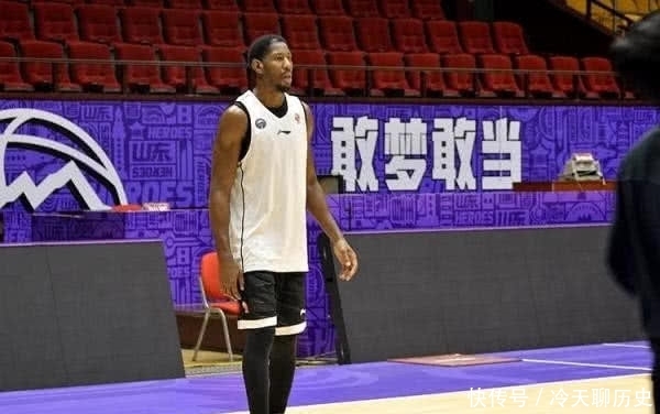 山东队男篮没钱