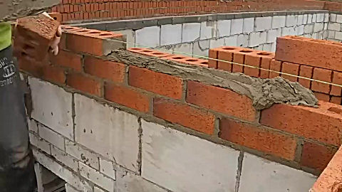 看月入过万的泥瓦工是怎样砌墙的,一点水泥都不浪费
