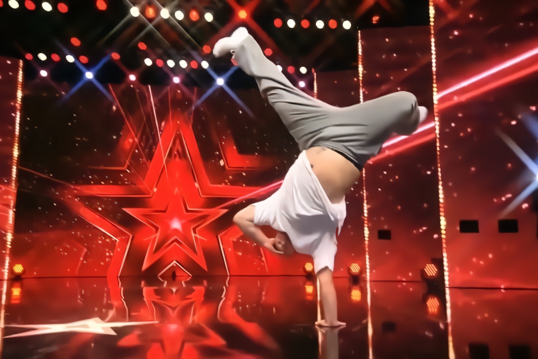 以为是个青铜没想到是个王者,德国小胖哥达人秀街舞惊艳全场