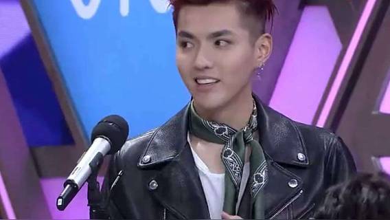 吴亦凡何炅林允挑战歌曲《桃花朵朵开》,吴亦凡居然第一局就忘词