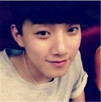 不一样的美男子里面的何小谦的扮演者是谁