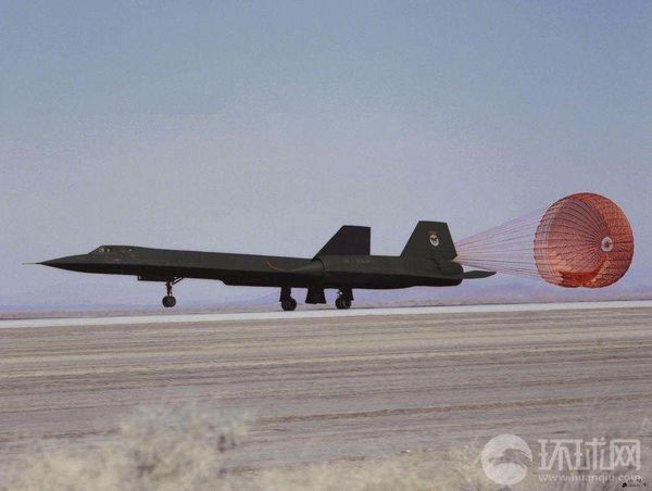 展开全部    并不是,基本上所有的飞机都有减速伞