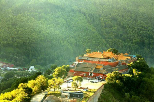 為什麼五臺山是四大佛教名山之首呢?