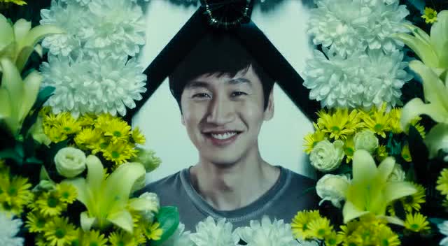 李光洙出演鱼头人身的科学变异电影,有笑有泪