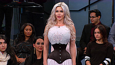 女子拥有世界上最细的腰,腰围仅一尺三,网友:现实版"小腰精"