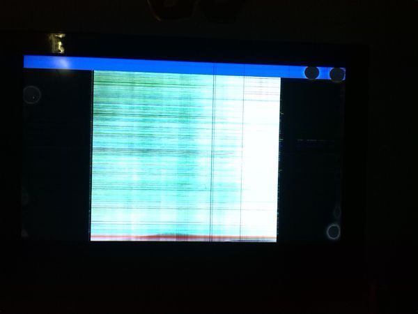 TCL液晶电视屏幕出现黑屏和横线是否是液晶屏