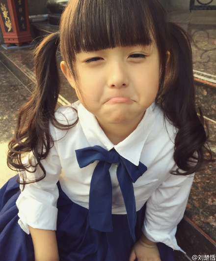 这个双马尾萌妹子是谁?