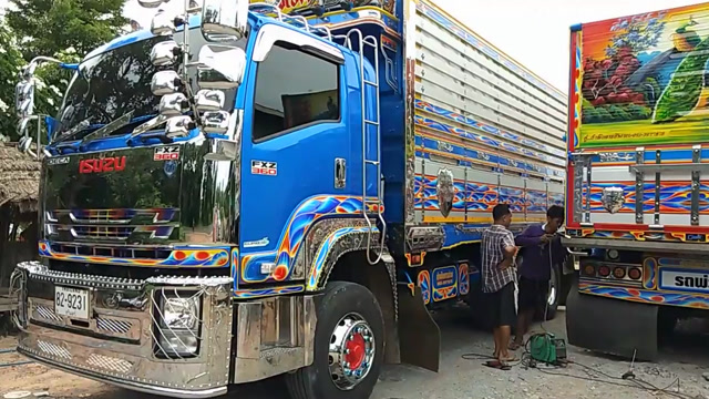 实拍泰国司机的五十铃卡车