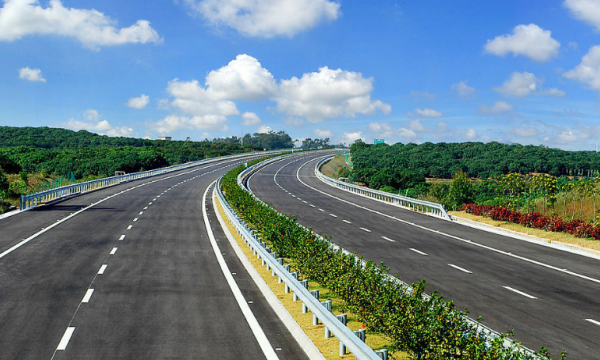 高速跨双黄线变道需要扣分吗