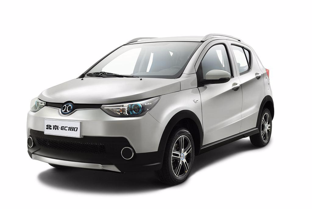 视频-百辆 北汽ec180塞满广场,销售:新能源补贴将取消,三万块处理!