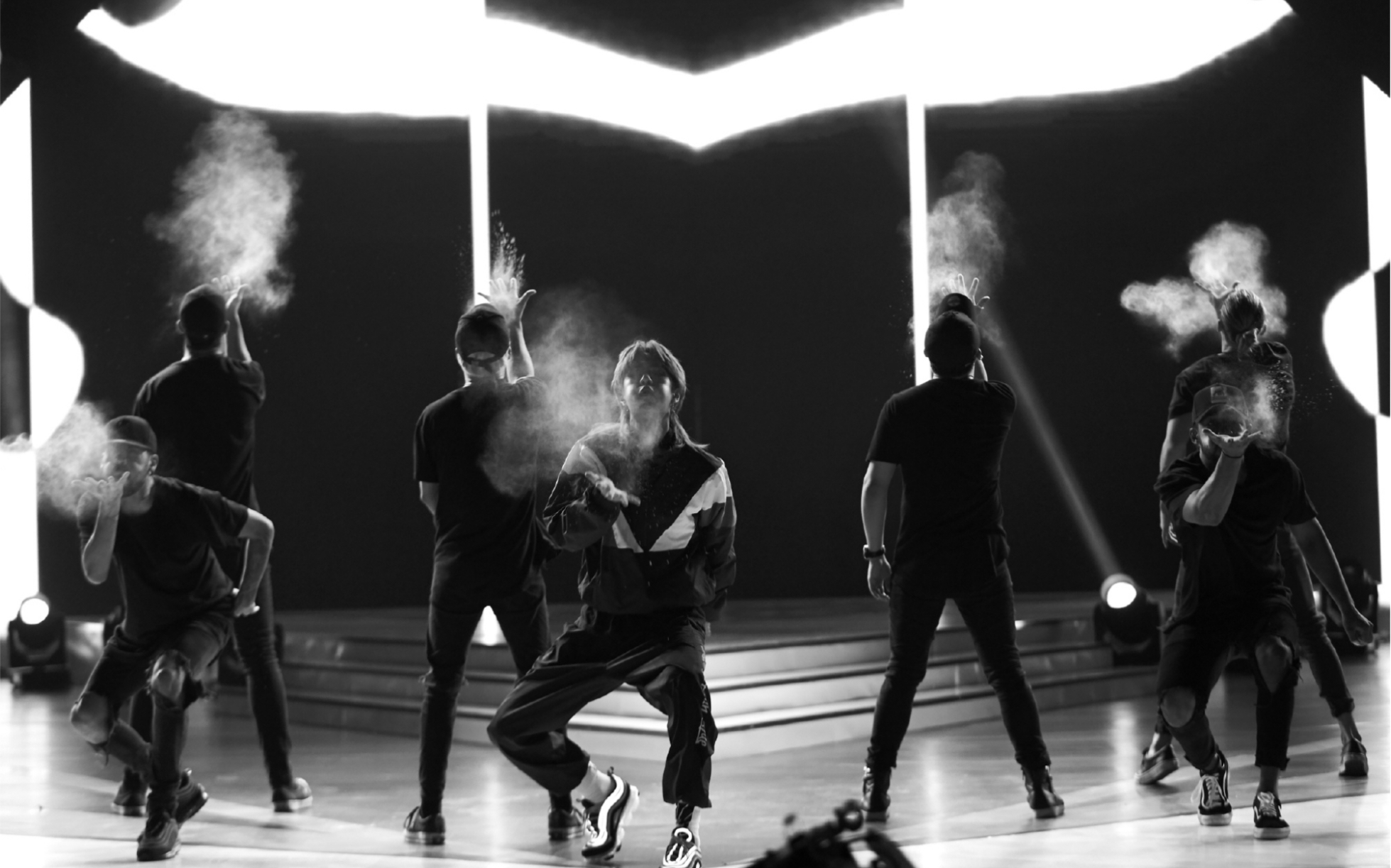 王一博【 b>创造101 /b>】 b>发布会 /b>吹灰舞