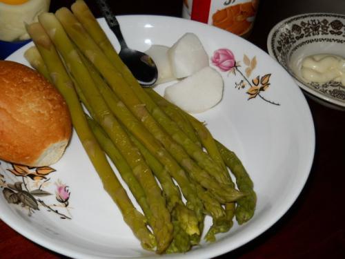 吃糠咽菜是什么意思