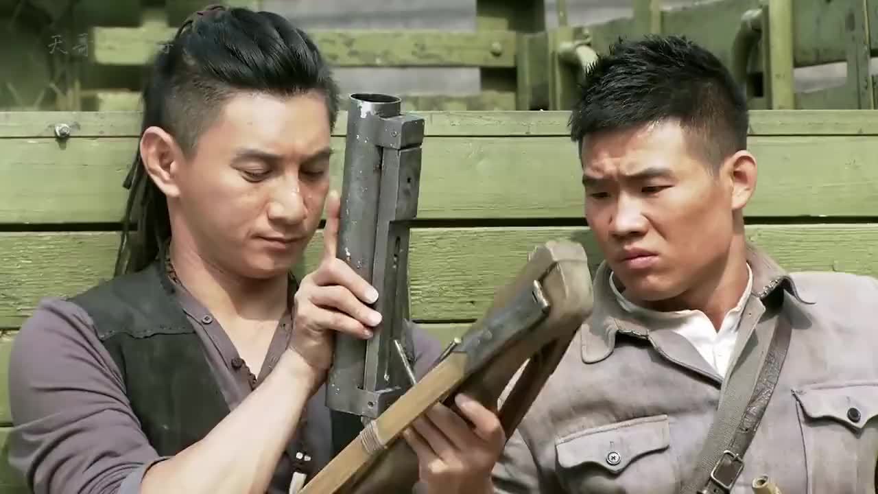 快资讯上传时间:6天前时长:06:07向着胜利前进:战狼劫火车,不但消灭