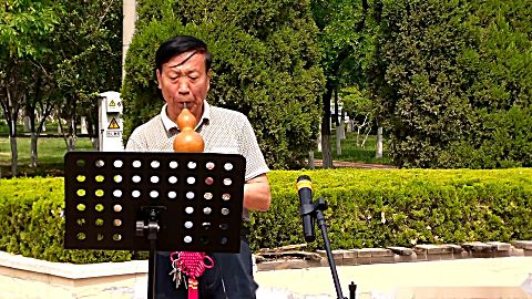 葫芦丝独奏《相思桥》演奏者:于学良 东营红五月葫芦丝队嬉水公园联欢