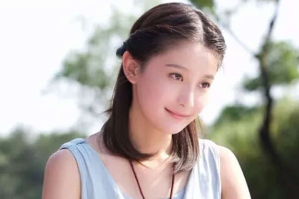 在大侠霍元甲里面饰演沙燕的女人是谁?