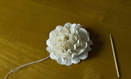 小白花怎么做?(图片也行,文字也行)注意是用纸