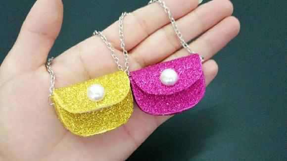 视频:很好做不用缝,手工diy芭比 娃娃迷你贝壳包包,女生们抢着要学