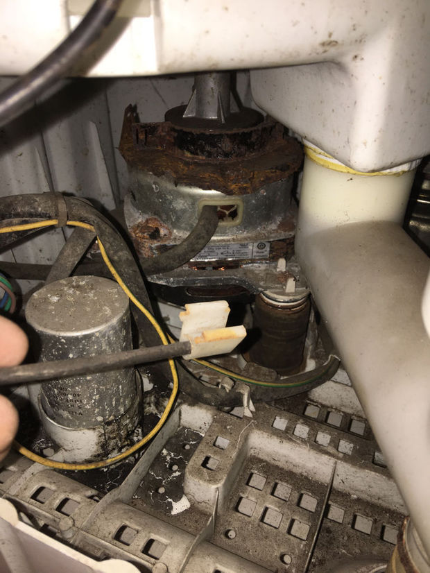 双桶洗衣机刹车线下端怎么连接