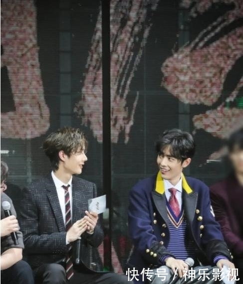 王一博肖战说悄悄话