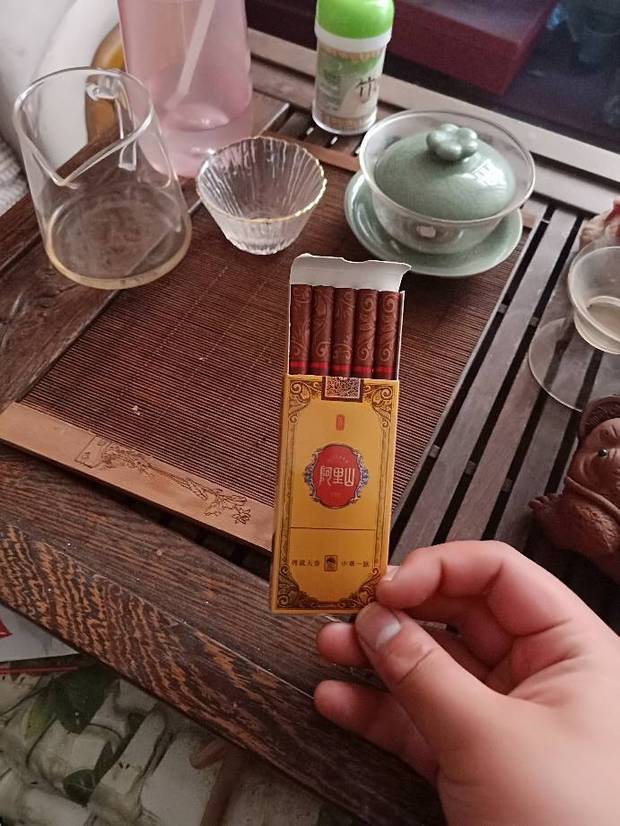 这个是阿里山的哪款烟?品鉴装