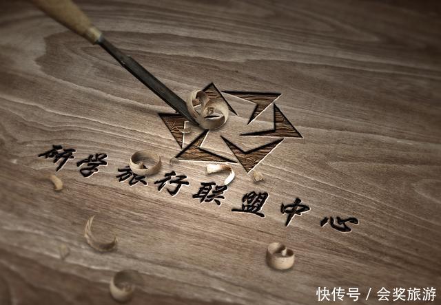 始终坚定什么制度自信