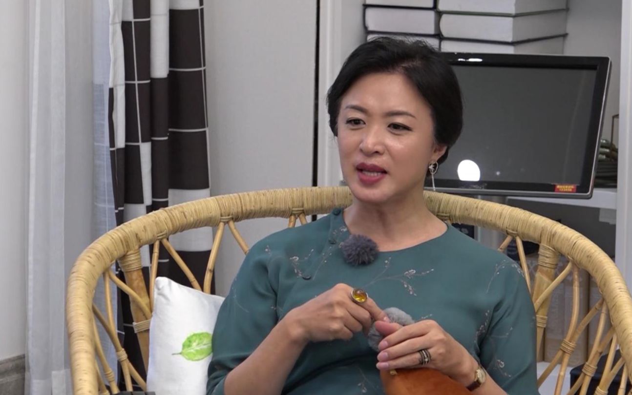 金星《hi室友》谈" 早恋 :18岁前恋爱驱逐出家门