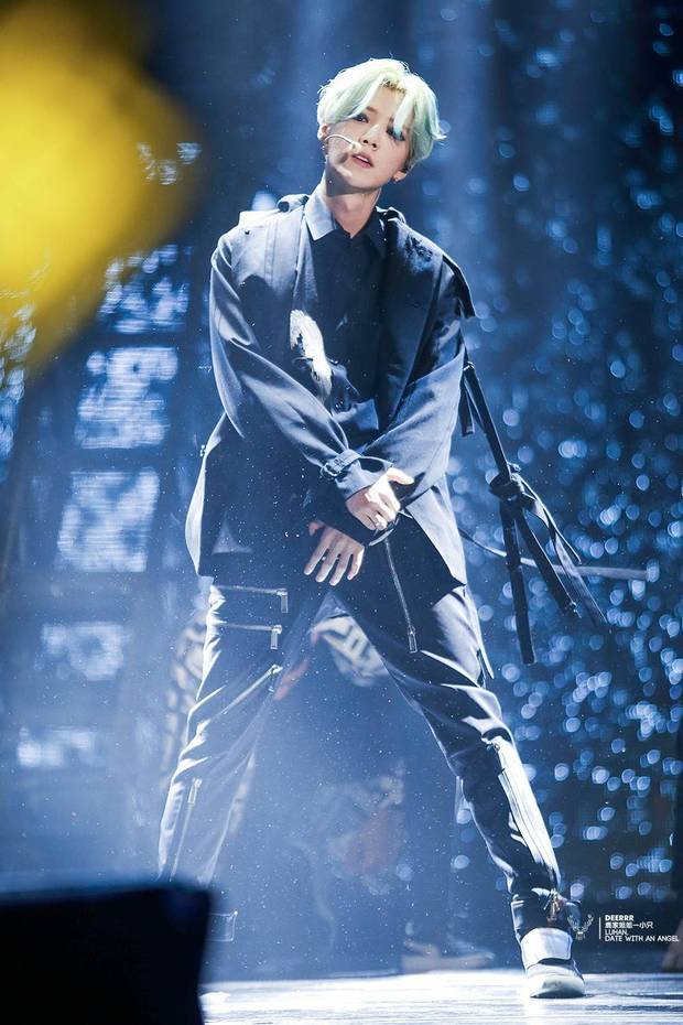 鹿晗在我们上学了2最后一期跳舞solo的舞蹈背