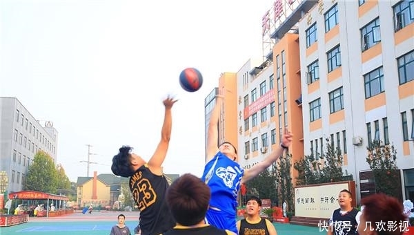 篮球比赛的篮球