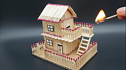 如何用火柴 制作一个 房子,燃烧瞬间太漂亮了