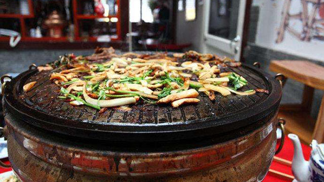 炙子烤肉讲究多 文吃武吃大不同