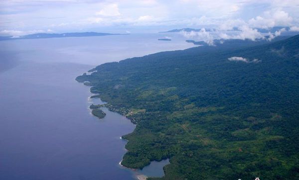 所罗门群岛西部新乔治亚群岛西岸港口.最大吃水6.1米.