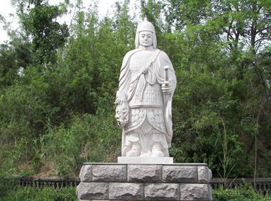 人物简介: 兰陵王高长恭(541年―573年),又名高孝瓘,高肃,字长恭,以字