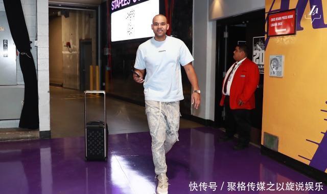 詹姆斯湖人出场介绍