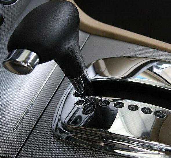 自动挡汽车在p挡时可以发动吗?