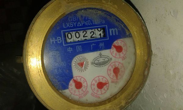 水费怎么看怎么算,每月四元一吨?请问这是多少