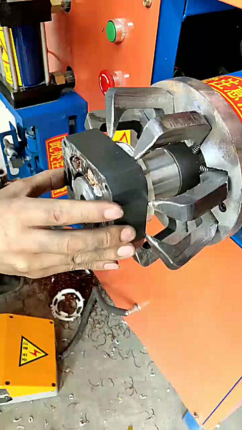 拆洗衣机电机铜