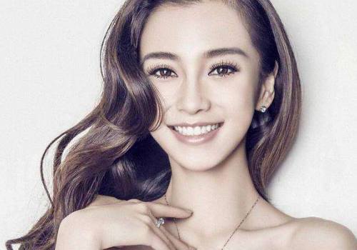 为什么女明星的牙齿都那么白,那么亮