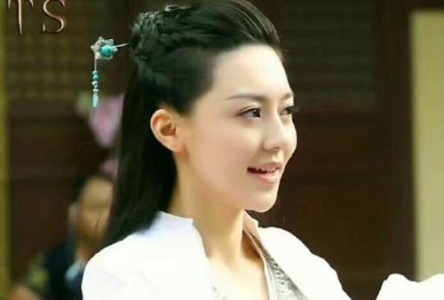 楚乔传的大梁公主是素锦的扮演者吗