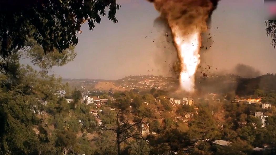 火卷风暴:美国遭遇十分罕见的火龙卷风,所到...