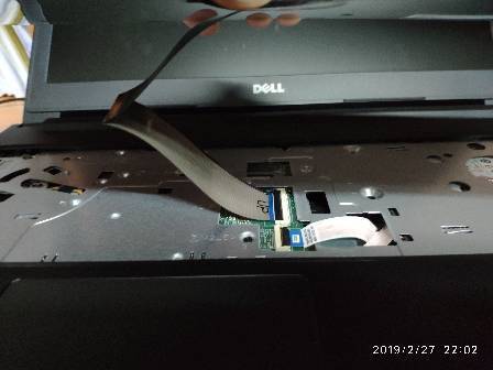 dell笔记本成就Vostro15-3568后盖怎么拆下来