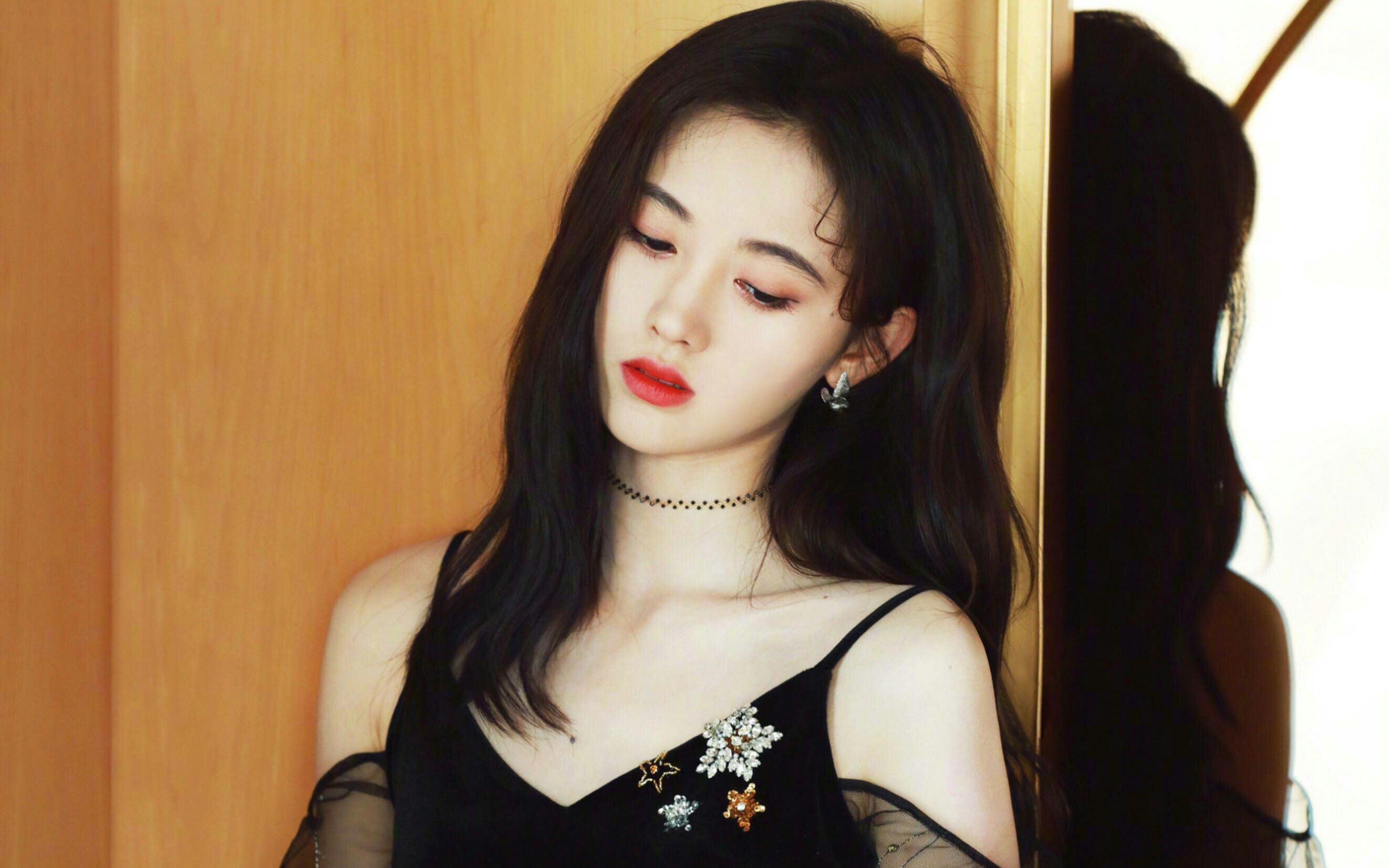 鞠婧祎专访 微博之夜2018