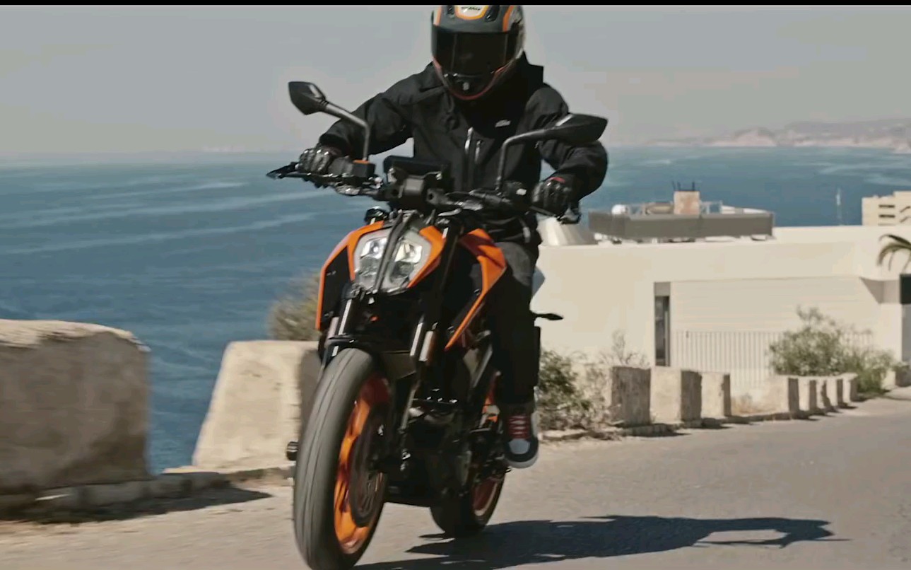 【ktm官方】ktm duke390 弯道火箭