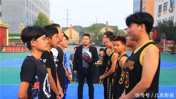 篮球比赛的篮球