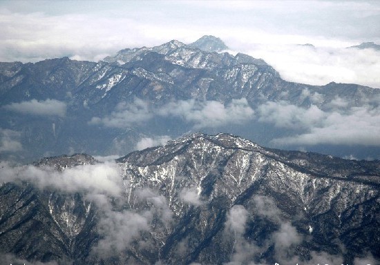 "赤日","苍穹","水绕","云横"分别是什么意思?