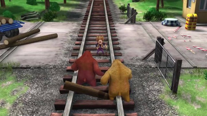 熊出没: 火车来了!熊二的脚还卡在车轨上,危险了