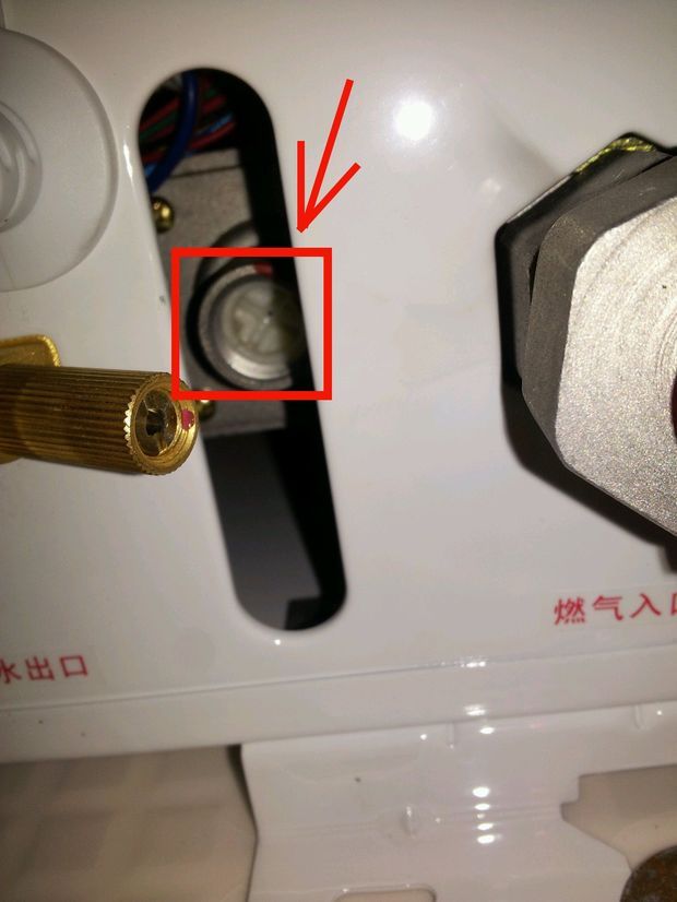 樱花燃气热水器10q29,泄压阀就是泄水栓吗?